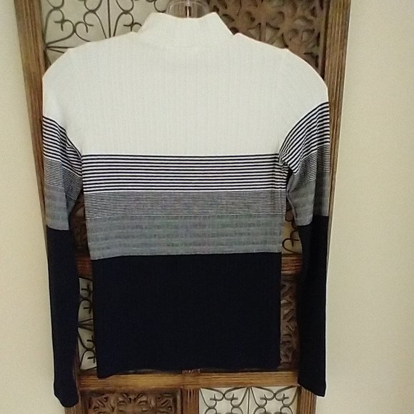 Women's size XS MNG Casual long-sleeve top with striped / block color pattern - Picture 5 of 9